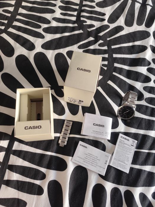 CASIO relógio prateado novo