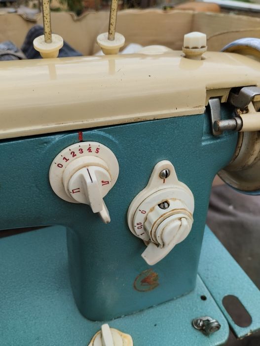 Швейная машинка без тумбы. Чайка.