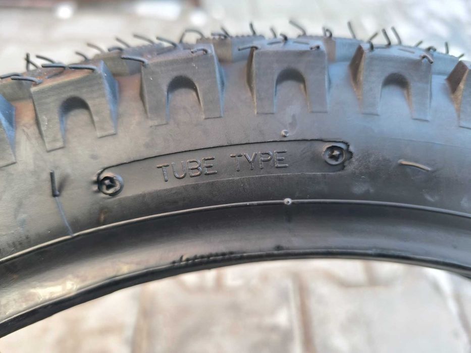 Шина 3.00-18 з камерою Тайвань на Минск шипована