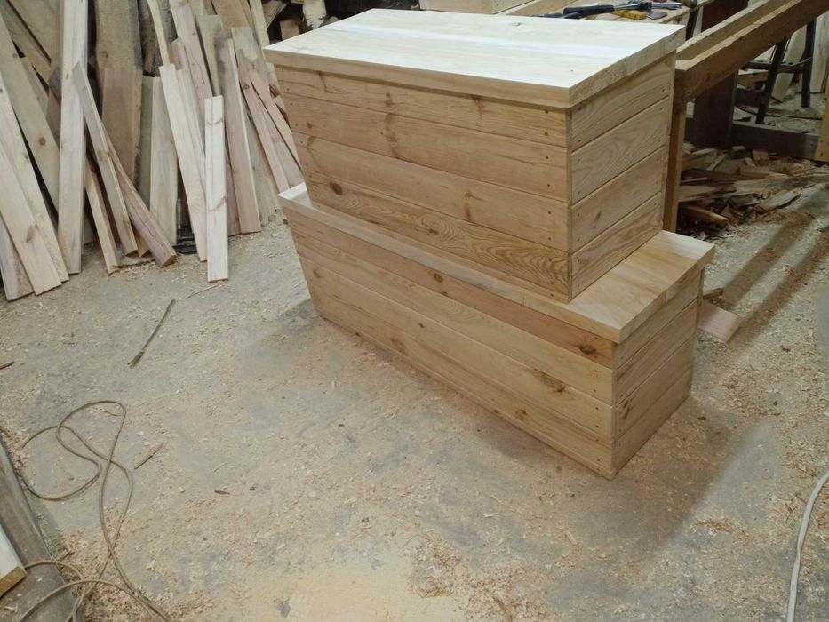 Kufer drewniany, grube wieko