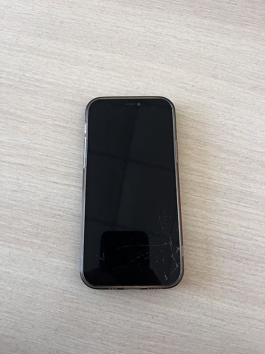 Продам айфон 12 Робочий