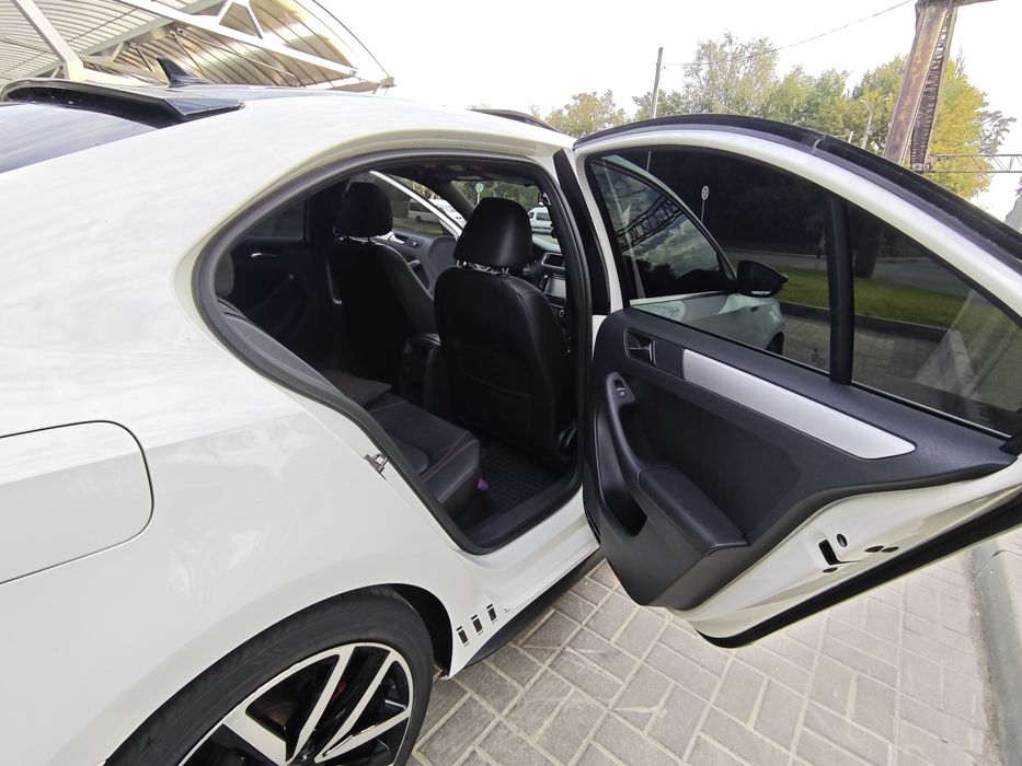 Продам Volkswagen Jetta 6 GLI