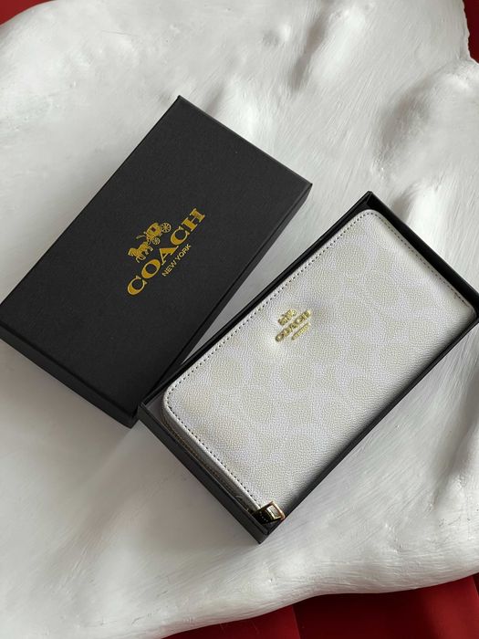Кошелек женский Coach большой молочний коричневый Коуч