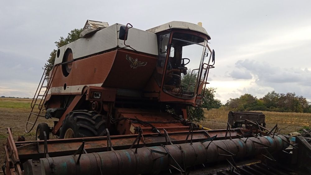 Продам комбайн Лаверда 3900