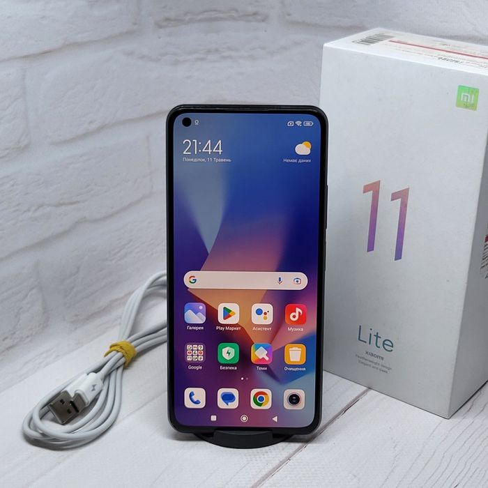Продам телефон Xiaomi Mi 11 Lite  6+2/128Gb NFC в гарному стані