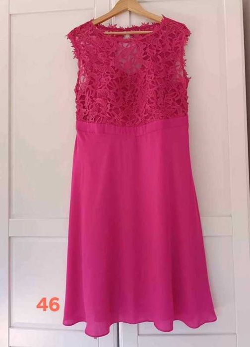 Piękna różowa sukienka z koronką 46
