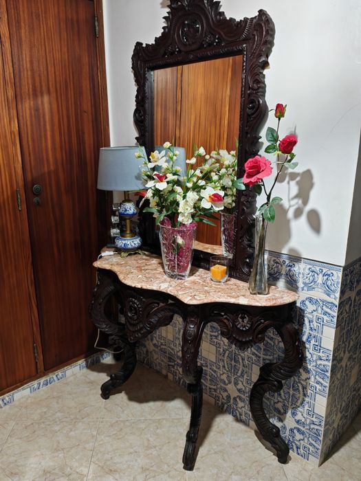 Cardência com tampo em mármore