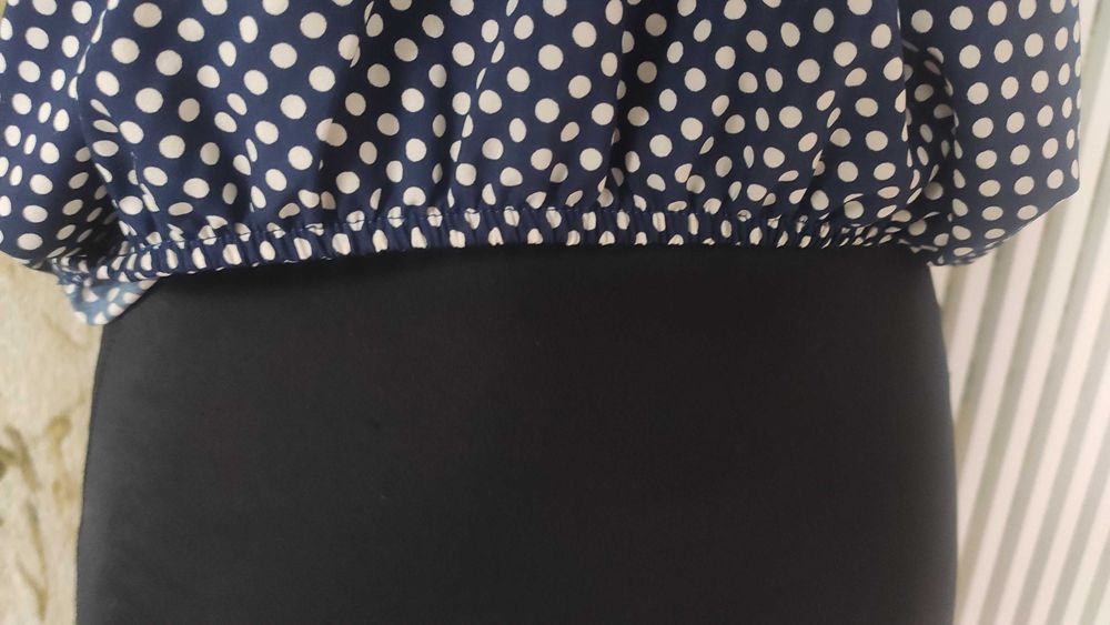 Bluzka bez rękawów w groszki
M / 38