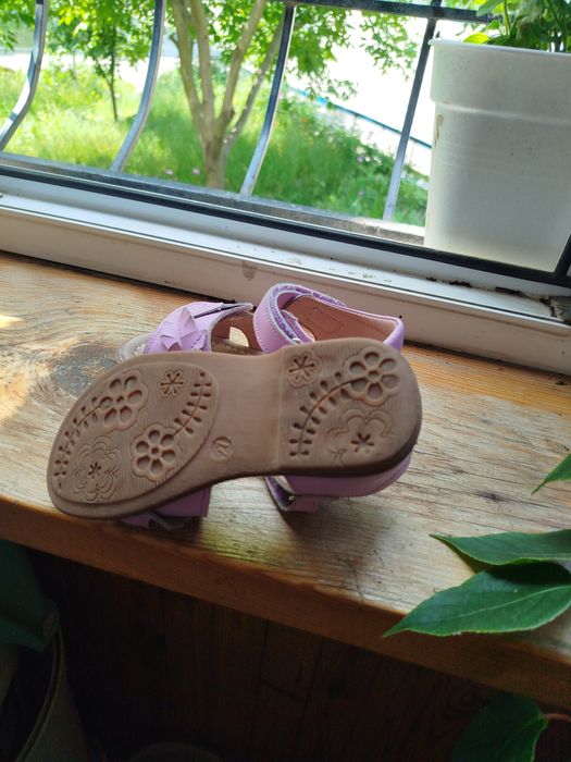 Босоніжки для дівчинки 27 розмір