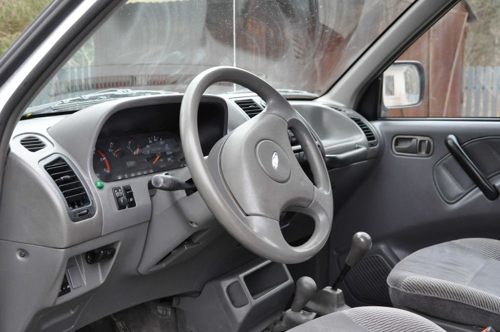 Nissan Terrano suzuki vitara samurai pajero galloper