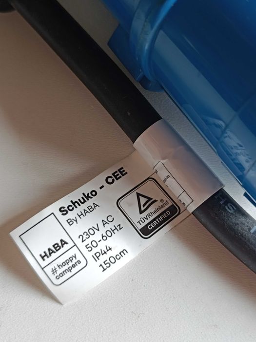 Ficha elétrica trifásica e triângulo