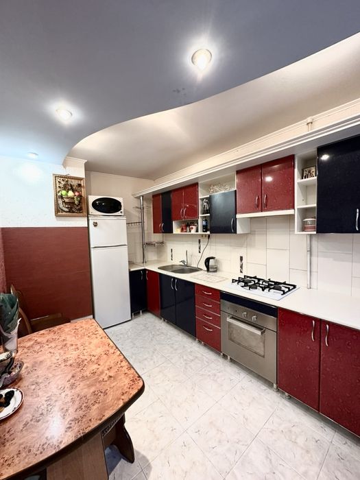 Вул.Ю.Коваленка ( колишня Конєва-Велмарт)