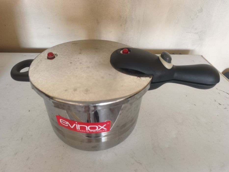 Panela de pressão nunca usada
