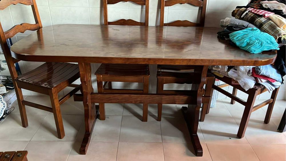 Mesa madeira com 6 cadeiras