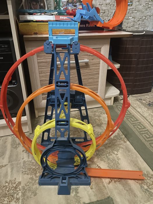 Набір треків Hot Wheels (потрійна петля, автомийка та інші)
