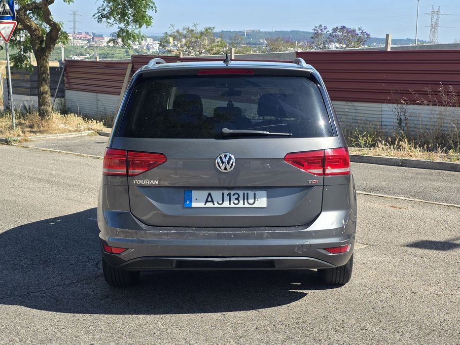 Volkswagen Touran — fotografia 4