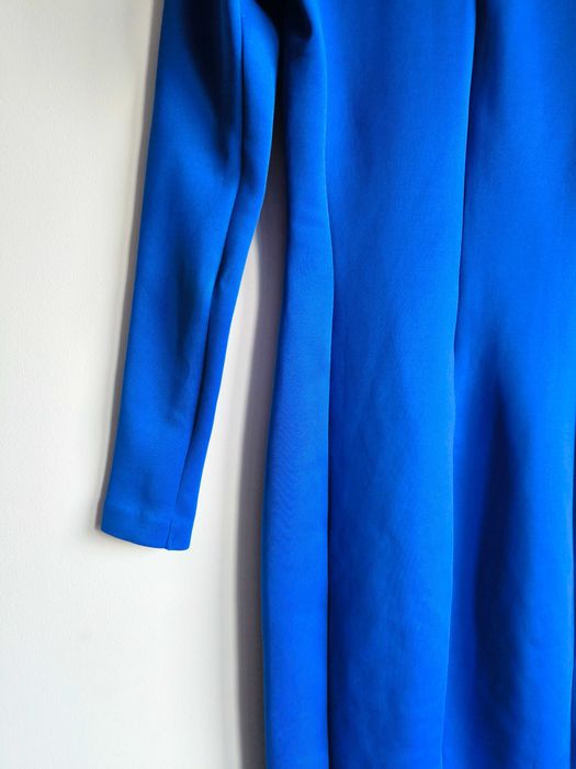 Elegancka i stylowa chabrowa sukienka Midi od Zary w rozmiarze S/36