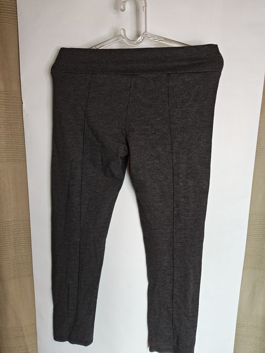 Ciemnoszare legginsy z ozdobnymi szwami z przodu L