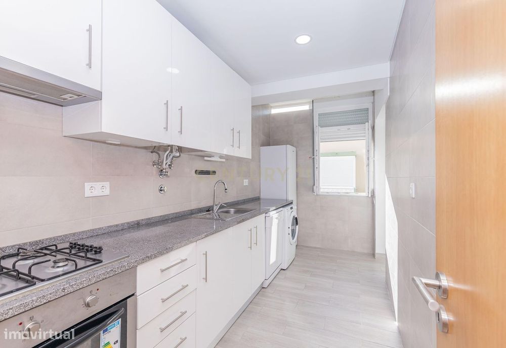 T2 Totalmente Remodelado | Dafundo – Cruz Quebrada | 80 M² | Elevador