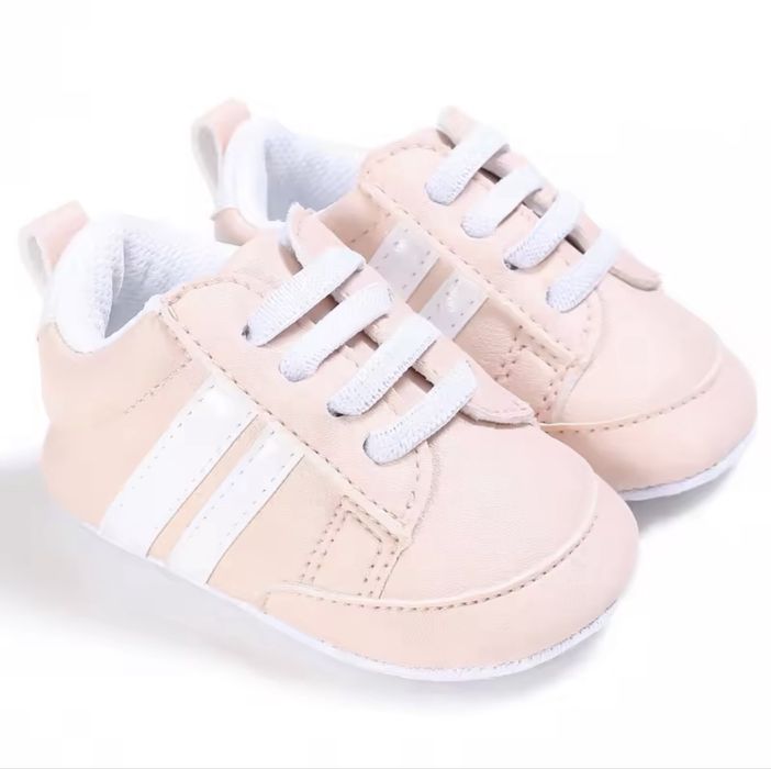 Criança bebê menina sapatos