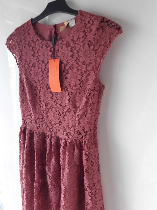 NOWA: Piękna koronkowa sukienka (ok. S)