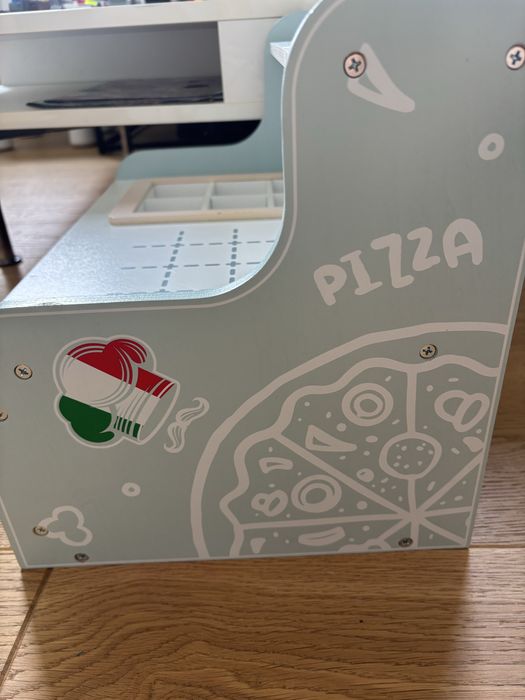 Drewniany zabawkowy piec do pizzy