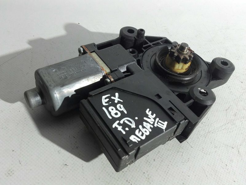 Motor vidro frente direito RENAULT Megane III (BZ0_)