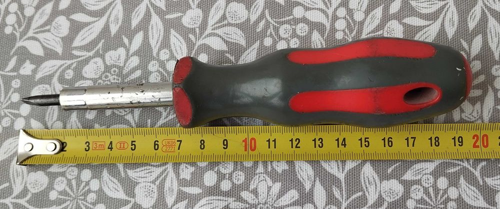 Викрутка з двосторонніми змінними насадками 6 в 1