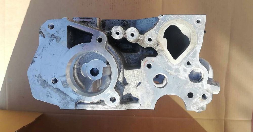 głowica silnika renault trafic 2,0 dci po regeneracji kompletna