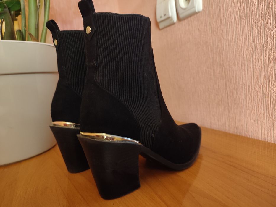 Жіночі черевики Козаки