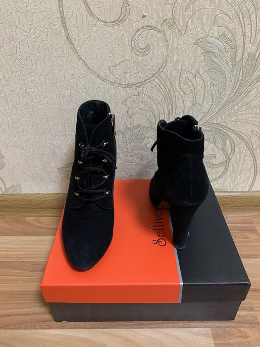 Ботинки, ботильйони, жіночі