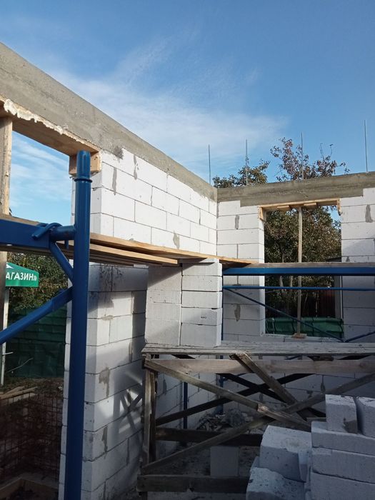 Бригада будівельників виконує будівельні роботи кого цікавить дзвоніть