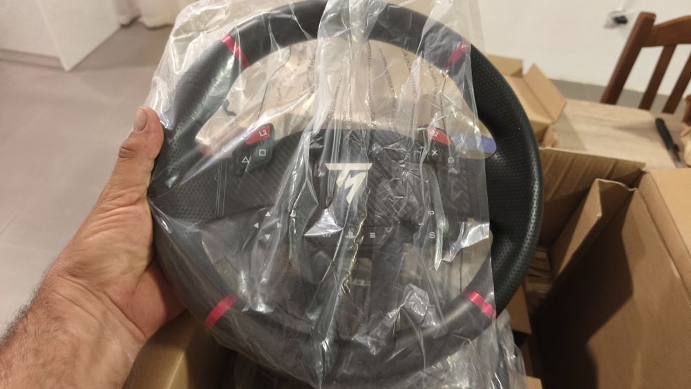 PlayStation Thrustmaster novo em folha