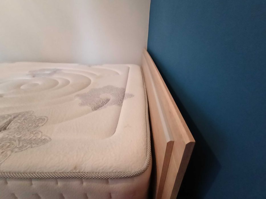 Cama casal com estrado e colchão