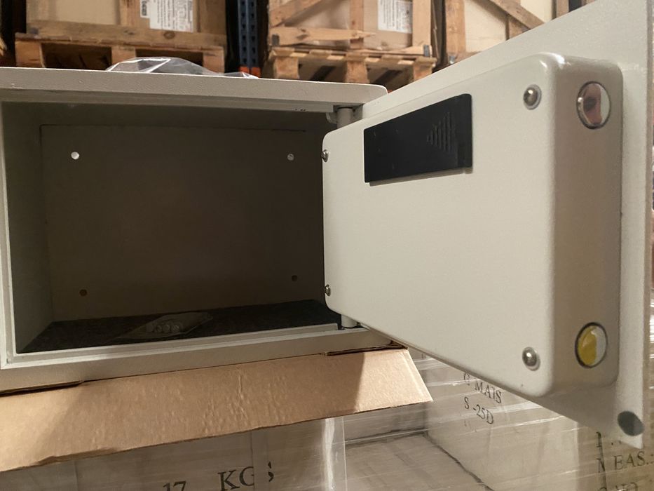 COFRE eletronico e com chave robusto