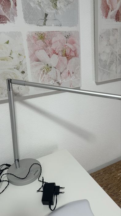 Candeeiro de mesa funciona