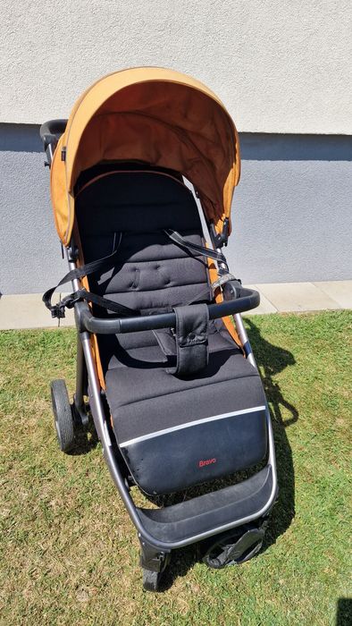 Lekki wózek spacerowy  CARRELLO BRAVO amortyzacja
