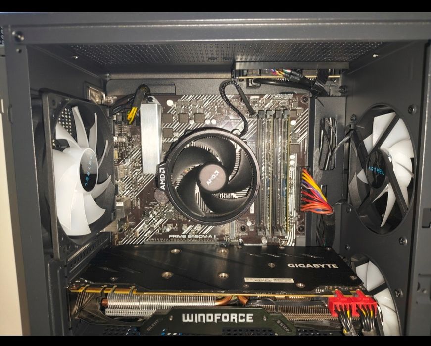 Komputer AMD Ryzen micro Tower PC z Windowsem gotowy do użytku