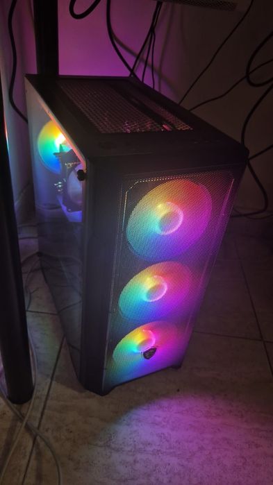 Selling gaming computer470148686168074240