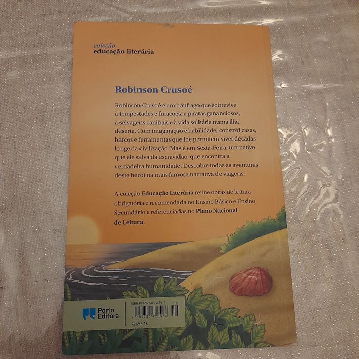 Livro "Robinson Crusoé"