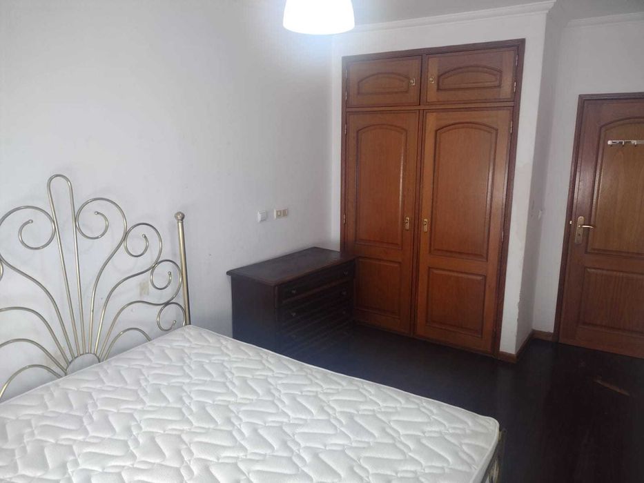 Quarto individual pra arrendar ( Cacém/Lisboa )