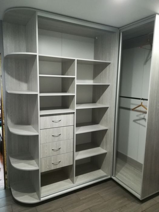 Шкаф купе угловой под заказ.