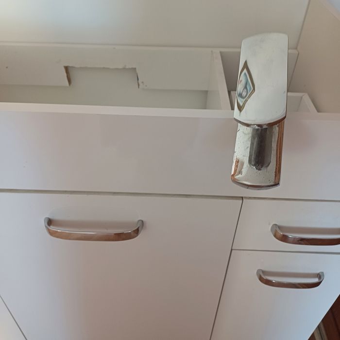 Sprzedam szafkę łazienkową