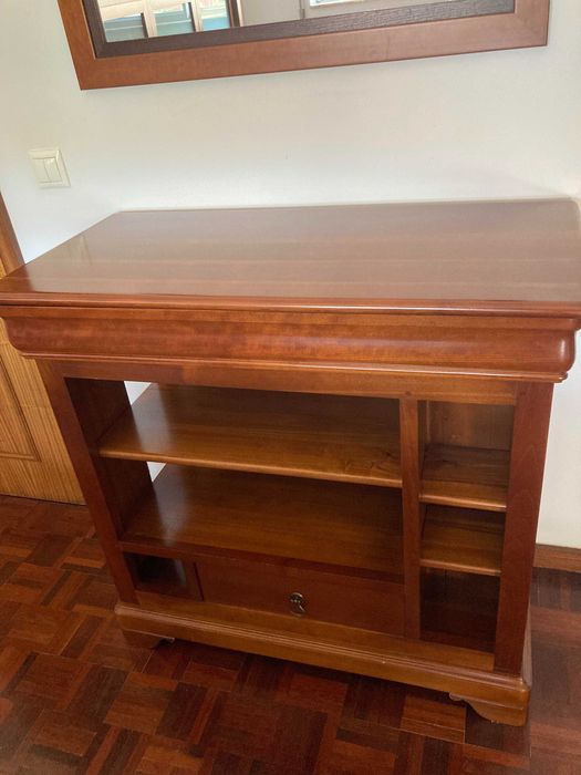 Móvel em cerejeira maciça