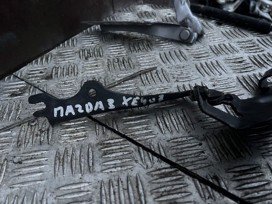 Петля капота мазда 3 mazda 3 bk
