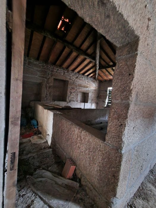 Alugo casa centenária