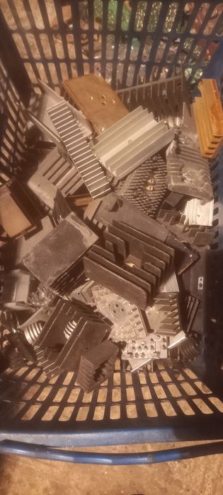 Радиаторы охлаждения от радиодеталей алюминиевые  Одним лотом 8 кг