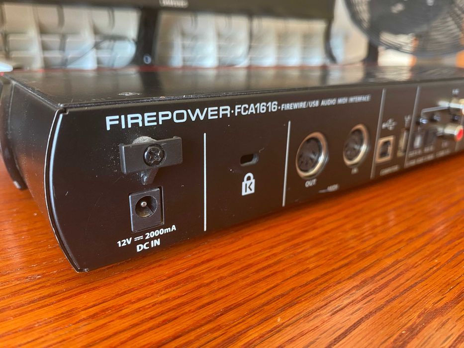 Behringer Firepower FCA1616 — Interface de áudio USB / FireWire