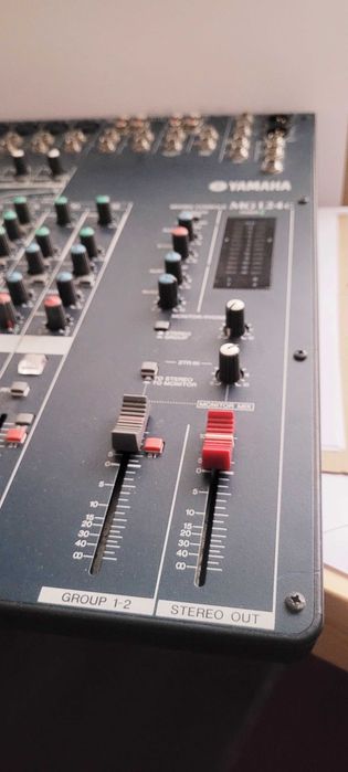 Yamaha MG124C – mikser analogowy