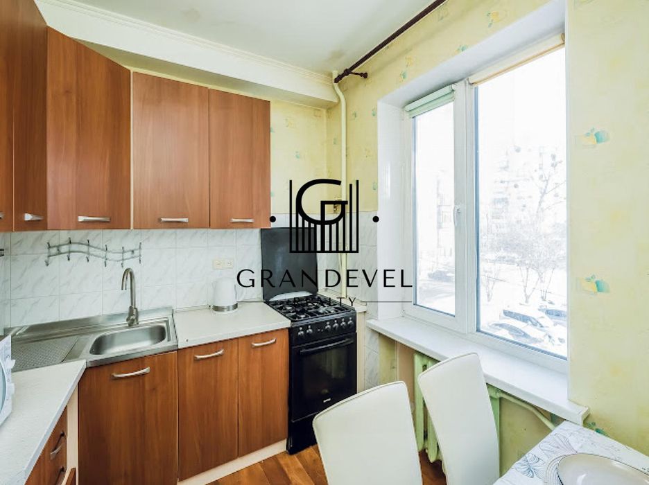 Продам 2к квартиру по вул. Ушинського, Чоколівка, радіоринок, Київ